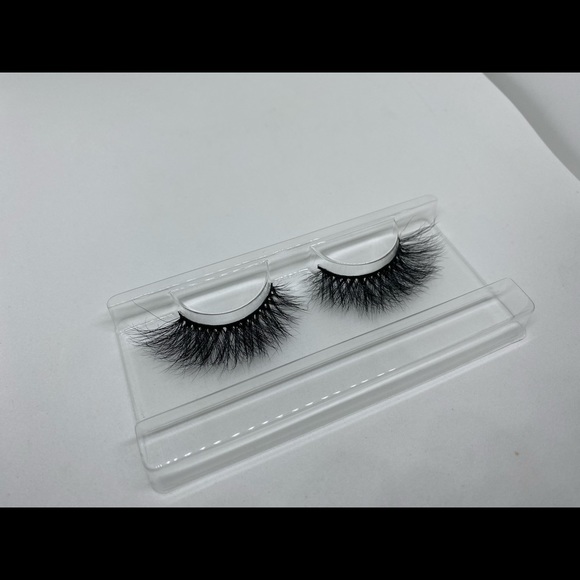 Luxury Mink Lashes - Picture 6 of 9